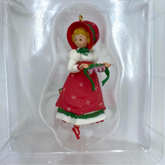 Vintage 1990 Carlton Cards Heirloom Holly Hobbie Christmas At Heart Ornament - Picture 3 of 7